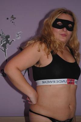 20 Pics In The Hotel Room (Part I)