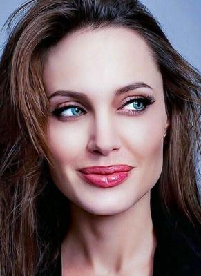 Angelina Jolie Sexy Pics