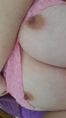 Mamelons serrés chatte et clitoris, babygirl ddlg MILF rasée