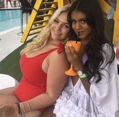 Busty Blonde Babe: Alysha