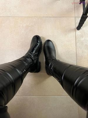 March & Blast in Super Thigh Boots - Ball Stomp, Bootjob - 19 Pics