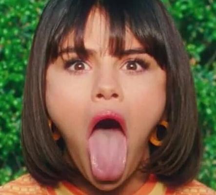 Selena Gomez lingua