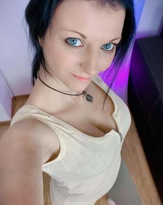 She&;s kinda cute