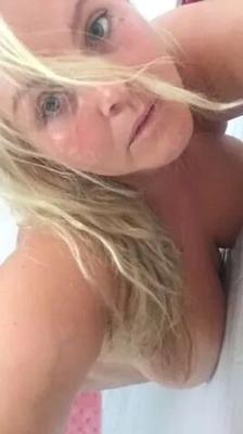 British Mature Kitty Queen and her Blue Eyes, chubby MILF - 7 Pics