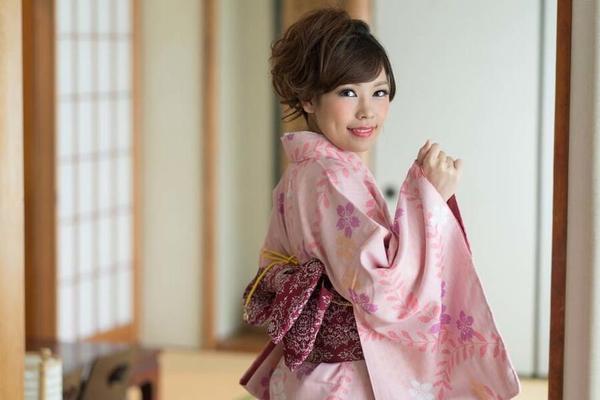 Kotomi Yamasaki :: Kimono Beauté Suite à Vos Commandes - CAR