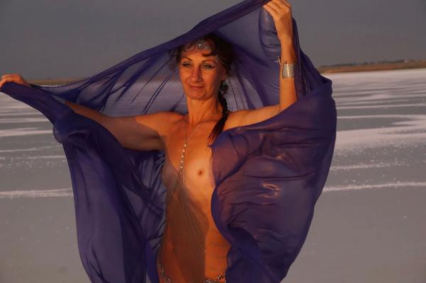 On Sunset-Light with DeepBlue Shawl on Salt- Lake - 39 Pics