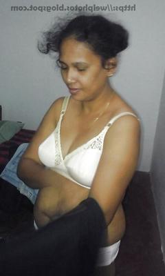Tante Sri Lankaise Nue