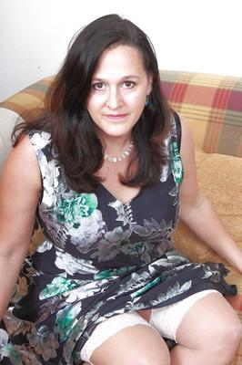 47 year old and British milf Suzanne from OlderWomanFun
