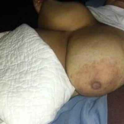 大きな黄色いイスラム教徒のおっぱい