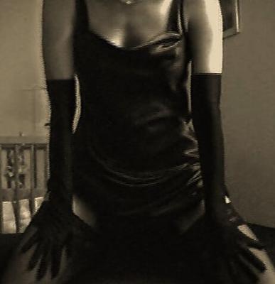 Robe en satin noir