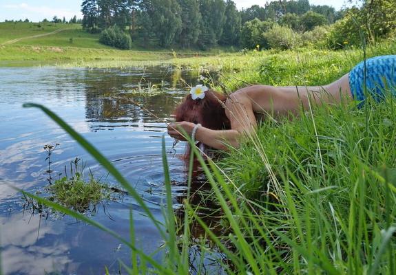 人魚は水と遊ぶ