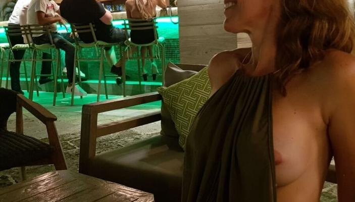 Daring public flash