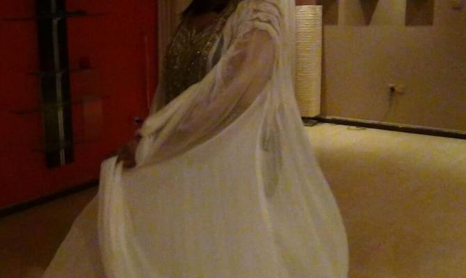 Love in sexy arabian gown