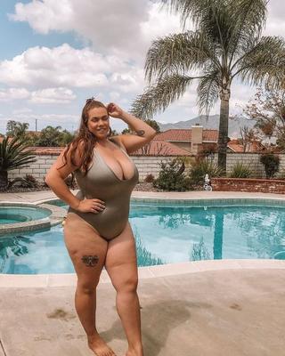 Gorgeous Ashleigh Dunn