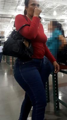 Esposa morenita con un megaculote de compas con su cornudo