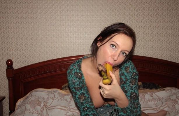Open pussy and banana sucking