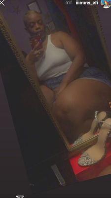 Thick legs Emerald