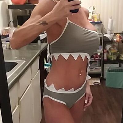 Minnesota MILF Selling Clothes