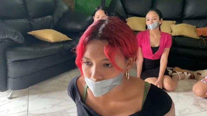 Die geknebelten Geständnisse von 7 christlichen Mädchen – Selfgags
