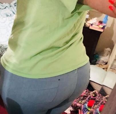 彼女はお尻を持った