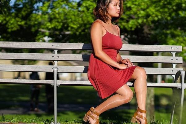 hot chicks on benches