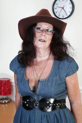 Oma blinkt Muschi