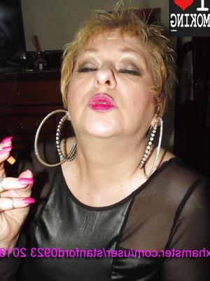 SMOKING SLUT HAMSTER