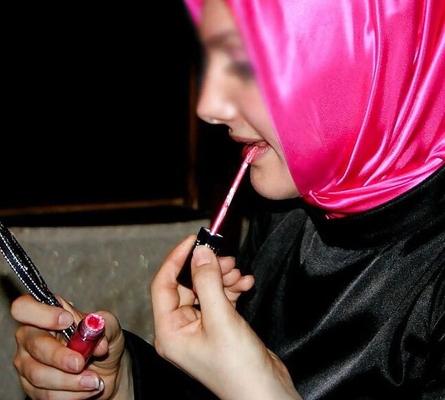 もっとセクシーなヒジャブを求めてコメントしてください