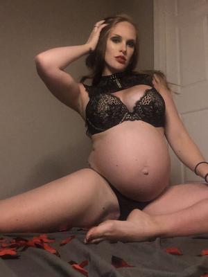 Naughty Ginger hot fitness and preggo nude