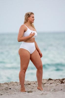 PREGNANT- Iskra Lawrence