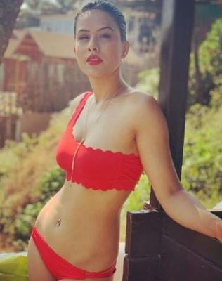 Sexy bitch very hot