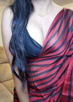 Lady in Red ♥️ - 7 Pics