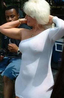 Mature ladies braless cleavage