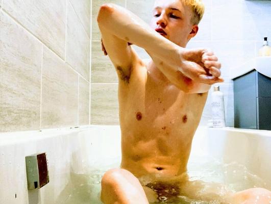Bath tub x