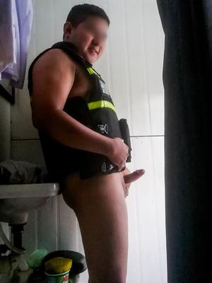 Nudes con el chaleco in the Work