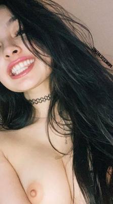 VantaBee nude