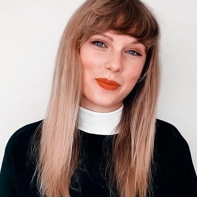 Taylor swift hot