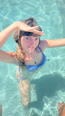 A hot day at the pool - 5 Pics