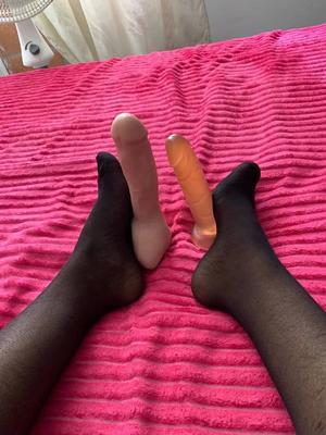 I want you to eat my beautiful feet - 12 Pics