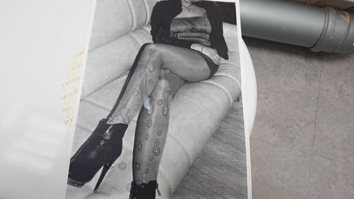 Pantyhosw and heels of another one friend