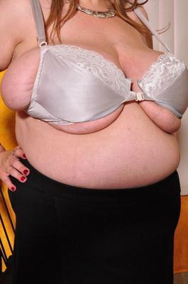 The LOVELY hugeboobswife