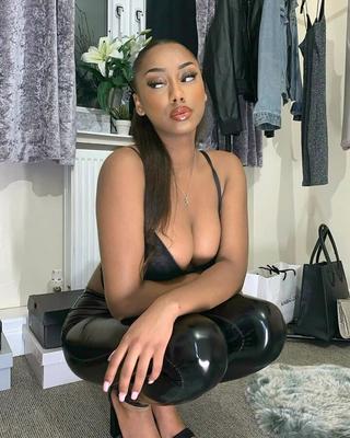 セクシー 黒人 ミックス ぽっちゃり系 巨乳 BJ 唇