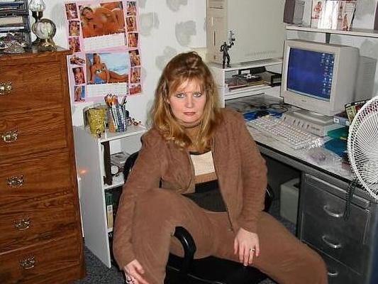 Curvy redhead amateur MILF Sandy