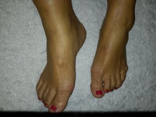 Feet in nylon/pantyhose