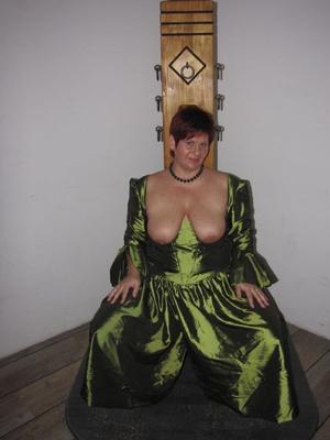 Eu poso de vestido verde sem copa
