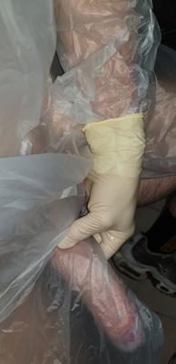 Bon kiff en gants latex