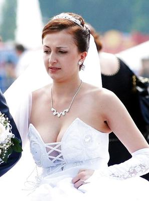 Everyone may fuck the bride