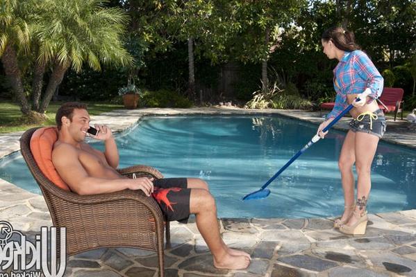 Busty pornstar Brandy Aniston gets slammed hardcore by the pool