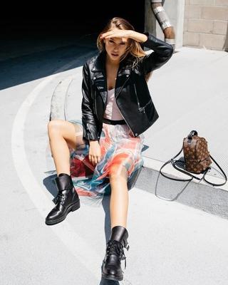 Alexis Ren -