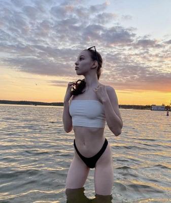 Rika Lovnse nude